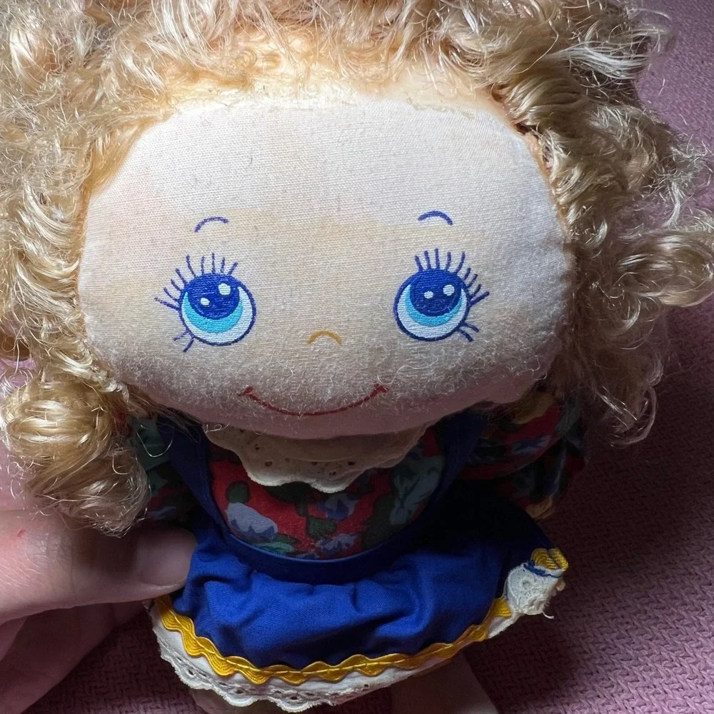 Vintage 1992 Commonwealth Toy Rag Doll Blonde Curly Hair‎ Floral Dress 12 Inch